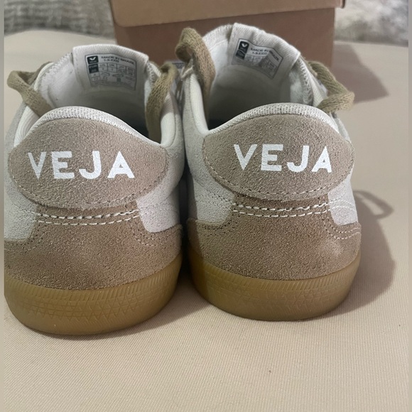 Veja VOLLEY SUEDE NATURAL SAHARA US Size 9 - Picture 3 of 10